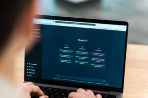 Пишемо промпт як профі: 3 універсальні формули для роботи